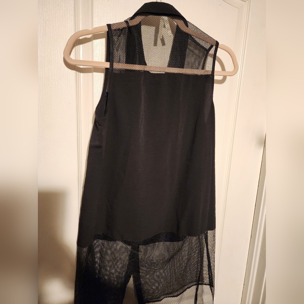 Live 4 Truth Black Sleeveless Button Up Top With Mesh Panels Size M - Picture 6 of 6